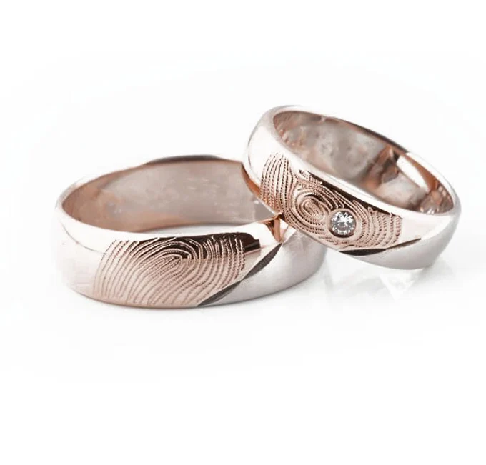 Отпечатки пальцев на обручальных кольцах